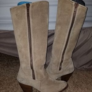 Women's FRYE boots size 10. Outer zipper. Cute!